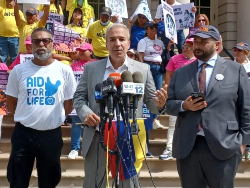 Activistas advierten que migrantes recién llegados a Nueva York pueden terminar en las calles