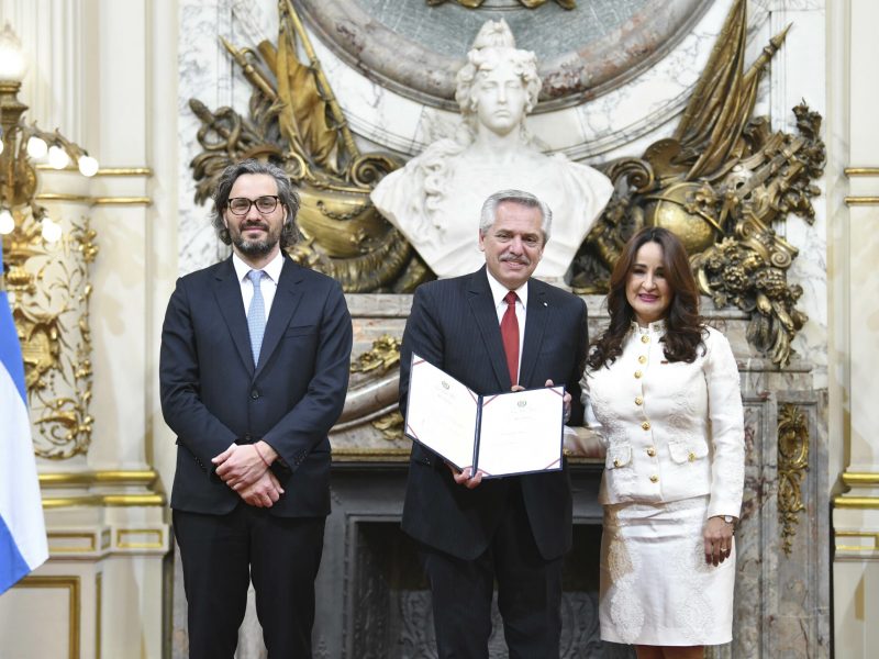 Stella Lugo asume formalmente embajada de Venezuela en Argentina