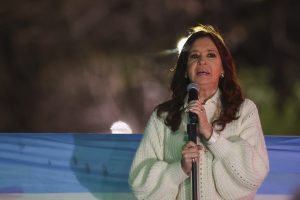 El hombre fue reducido poco después del incidente por las fuerza de seguridad que custodian a Cristina Kirchner