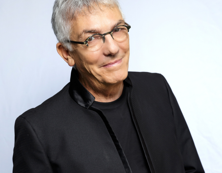 Productora pide al Ministerio Público actuar contra el cantante Ilan Chester