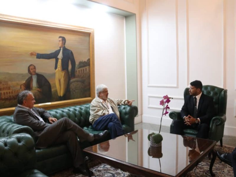 Ministro de Comercio colombiano llega a Venezuela a cumplir agenda de trabajo