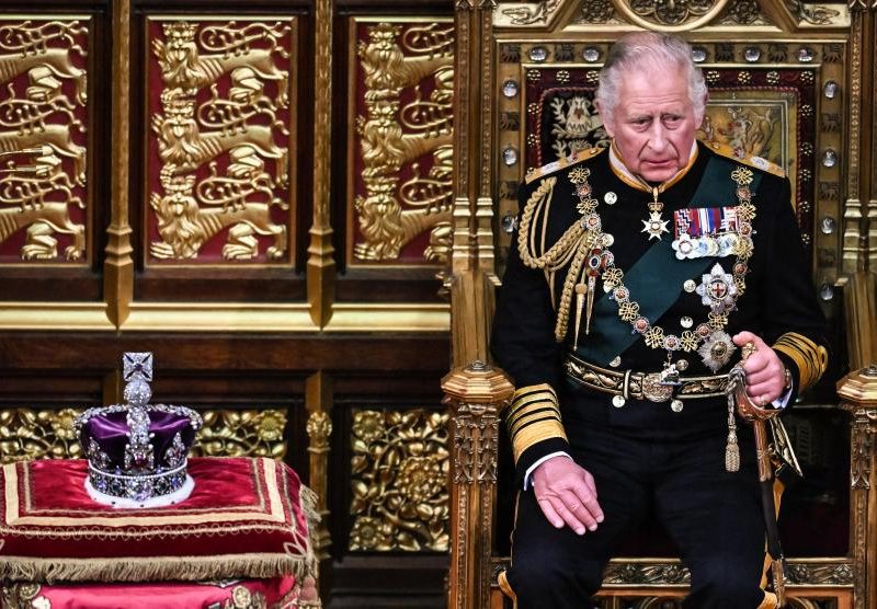 El nuevo rey del Reino Unido se llamará Carlos III