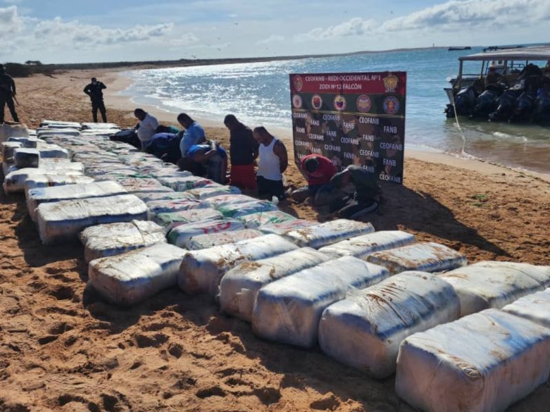 Acusan a 12 venezolanos por tráfico del mayor alijo de marihuana en 10 años
