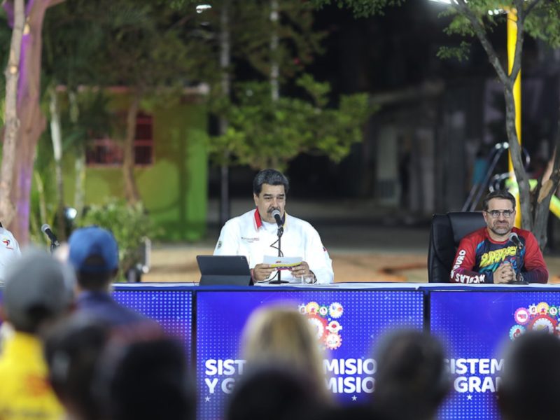 Maduro acepta ser garante del diálogo entre el ELN y el gobierno de Colombia