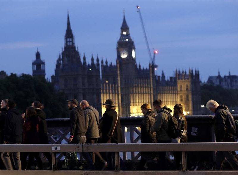 Unos 6 kilómetros de fila para ver el féretro de Isabel II en Londres