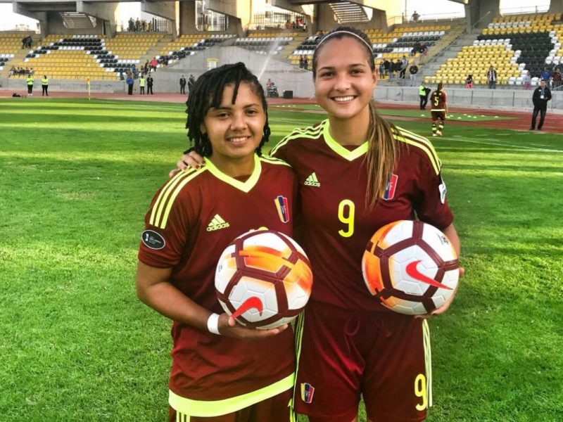 Compañeras de la delantera venezolana del Colo Colo denuncian que el club incumplió su contrato