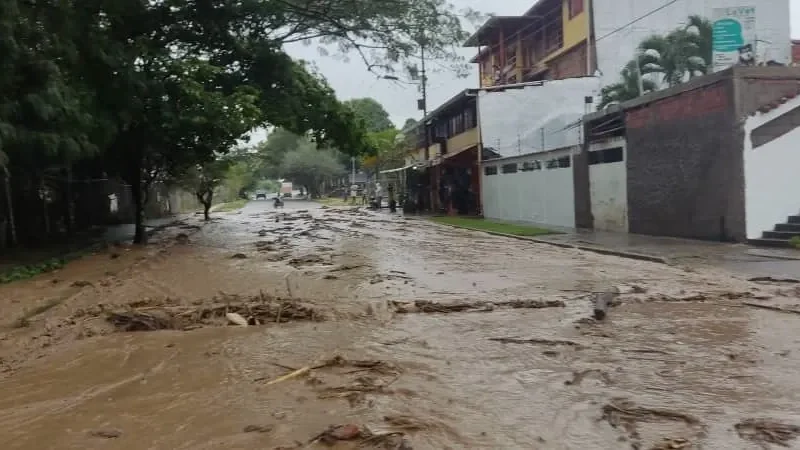 Desbordamiento del río Torbes en Táchira provoca desalojo de viviendas