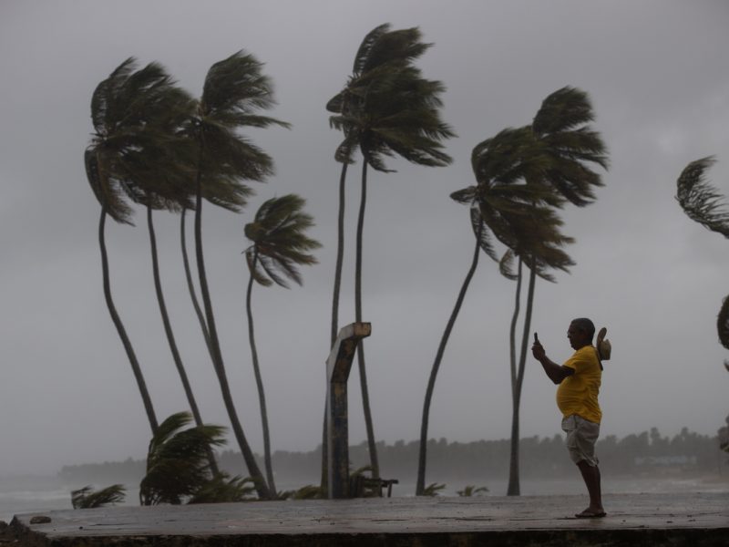 Huracán Fiona causa fuertes lluvias y vientos en República Dominicana