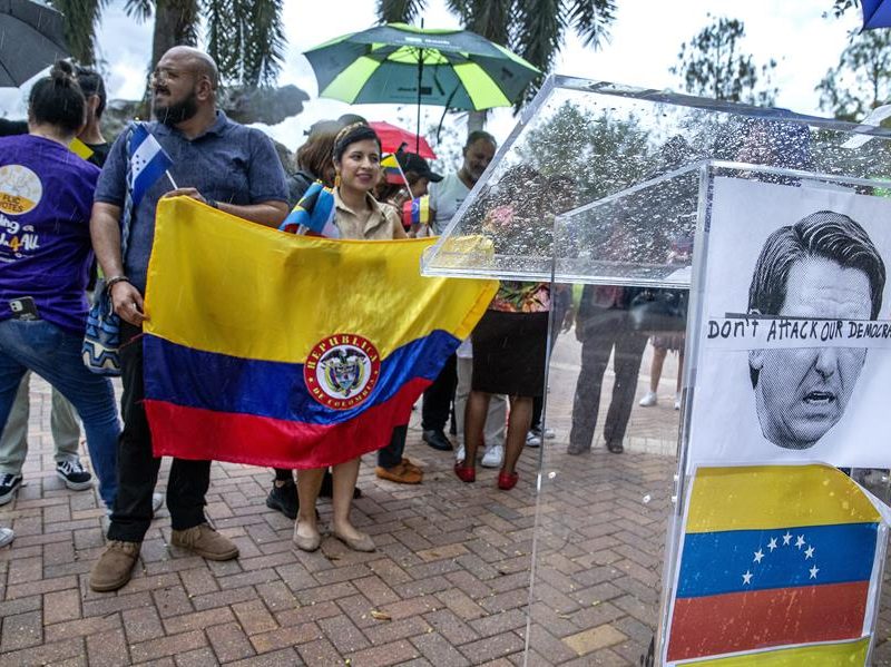 Crece la presión sobre DeSantis por envío de venezolanos a Massachusetts