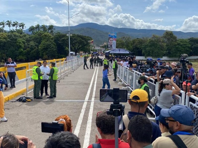 Motocicletas y vehículos particulares podrán cruzar frontera colombo-venezolana en enero 2023