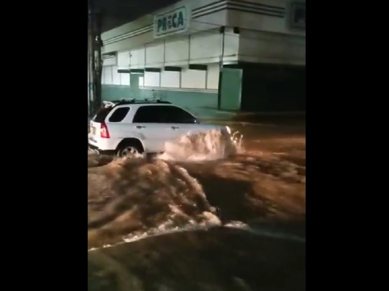 Por segundo día fuertes lluvias y tormentas eléctricas azotan Barquisimeto