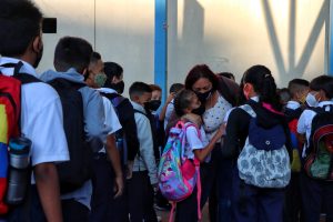 Relaciones de confianza y señales de alerta: esto recomiendan expertos para detectar abuso sexual infantil 