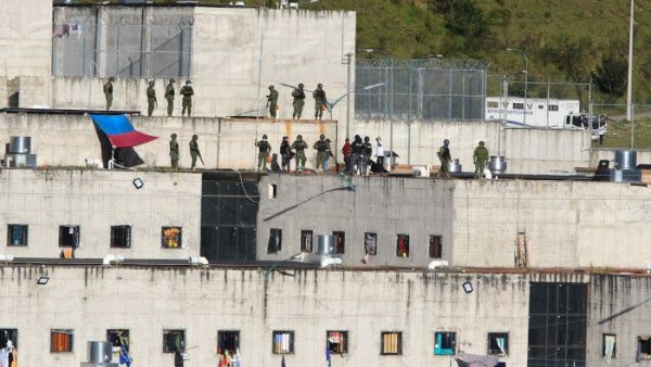 Al menos 15 muertos y 21 heridos tras nueva reyerta en una cárcel de Ecuador