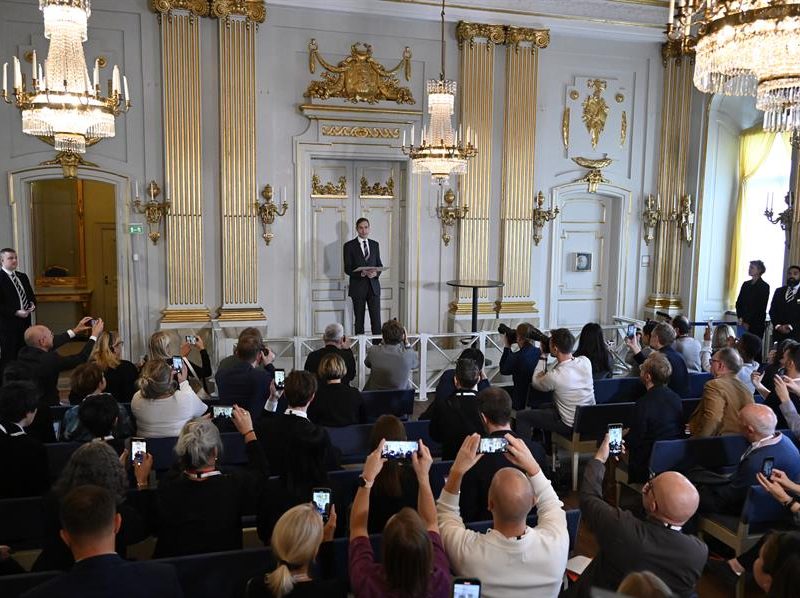 Ernaux califica de "gran honor" y "responsabilidad" el Nobel de Literatura