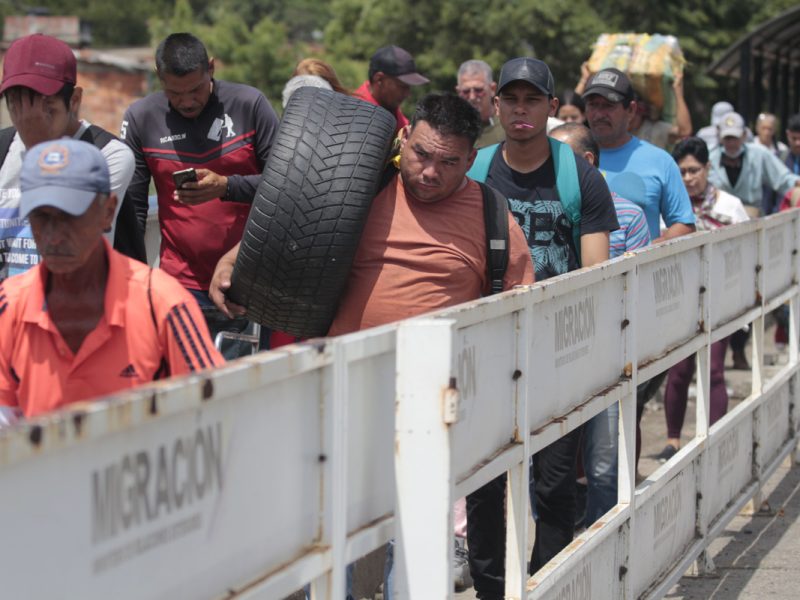Colombia cambia requisitos para facilitar tránsito en frontera con Venezuela
