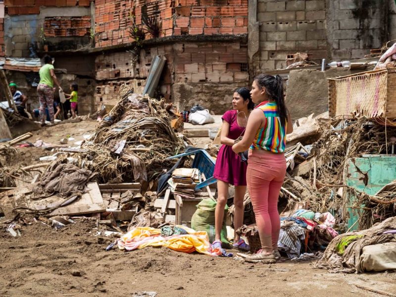 Aumenta a 50 el número de fallecidos por tragedia de Las Tejerías