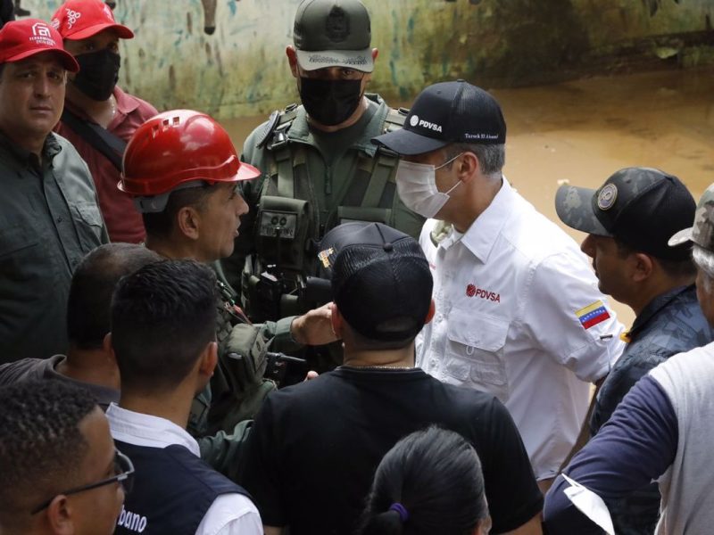 Gobierno de Maduro promete financiamiento a industriales afectados por tragedia de Las Tejerías