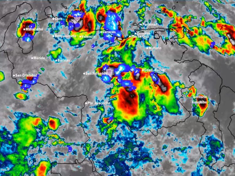 Continuarán las lluvias en Venezuela: onda tropical 47 se desplaza al occidente del país