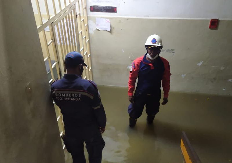 Mueren mujer y sus dos hijos en Vargas por deslizamiento de su vivienda tras aguacero