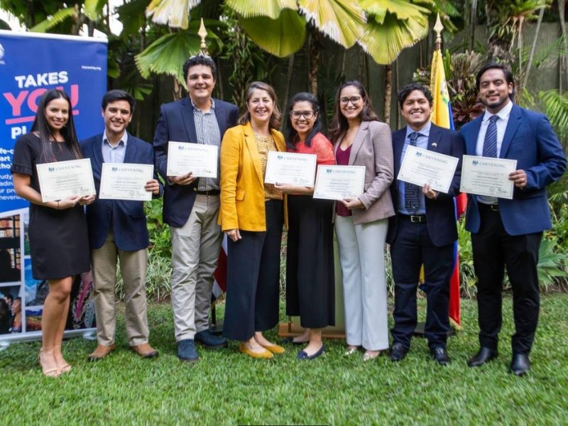 Plazo para postularse a becas Chevening termina el 1 de noviembre de 2022