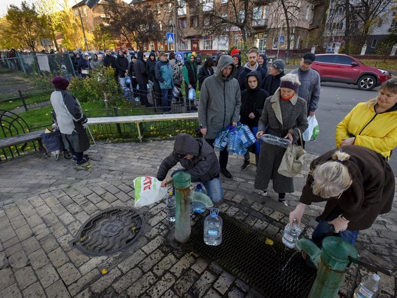 Suministro de agua y electricidad se reanudó en Kiev, según su alcalde