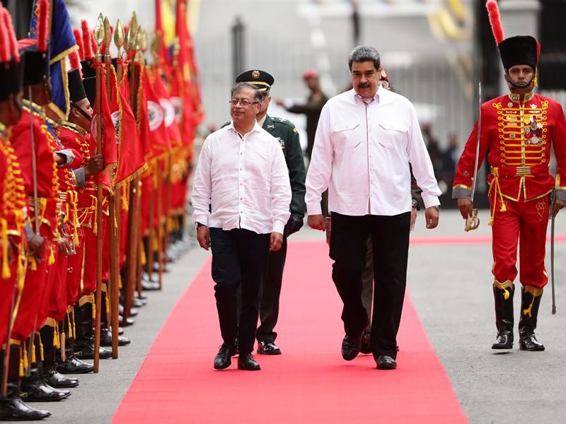 Colombia ofrece a Maduro un puente para su reinserción internacional, según analistas