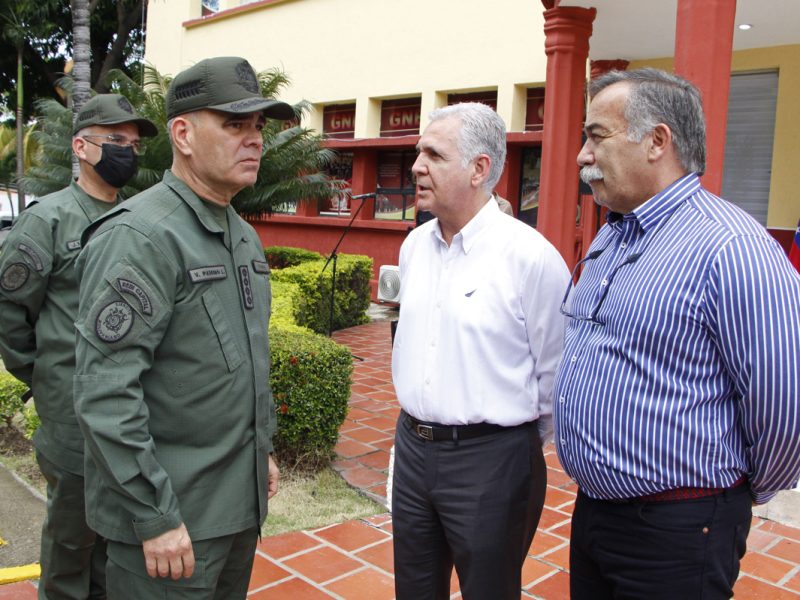 Fuerzas militares de Colombia y Venezuela se reúnen en la frontera
