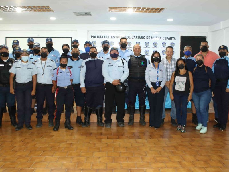 Cevamar lleva charla sobre liderazgo a Policía turística de Nueva Esparta