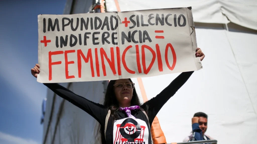 24 mujeres