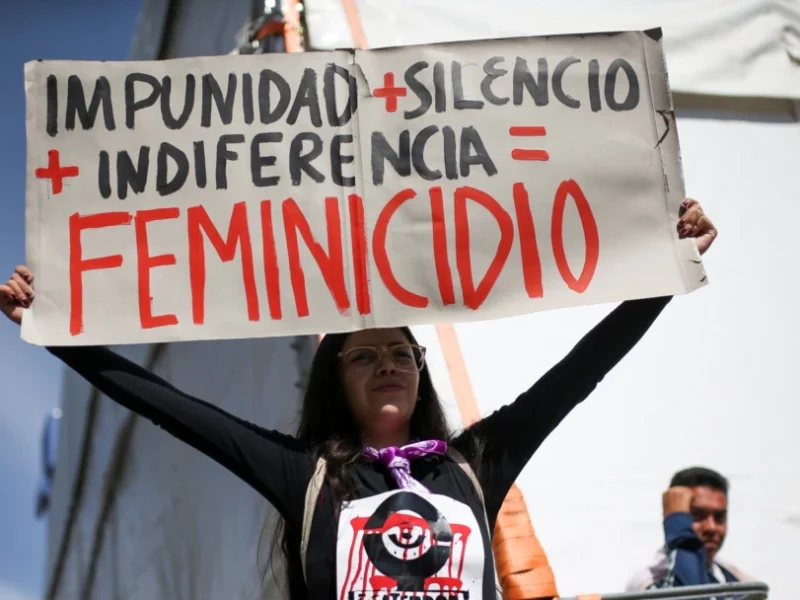 24 mujeres