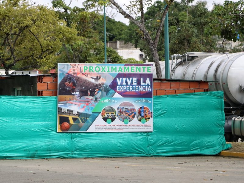 Parque del este- construcción en el estacionamiento (Mairet Chourio)