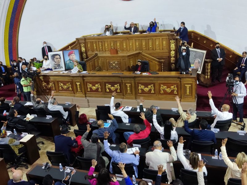 Declarar a Consejos Comunales como instancias territoriales viola Constitución, advierte diputado