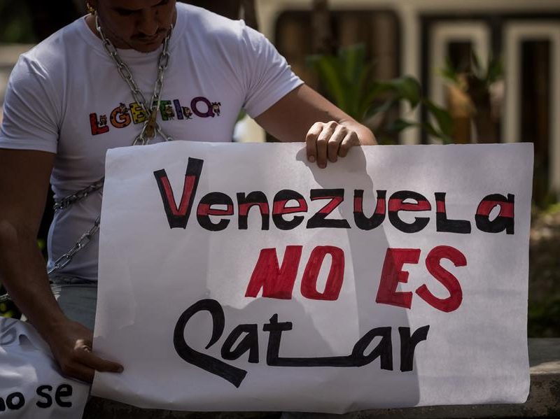Activistas LGBTI presentan sus demandas ante el Defensor del Pueblo