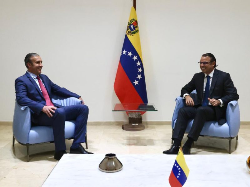 Ministro El Aissami anuncia firma de contratos con la petrolera Chevron