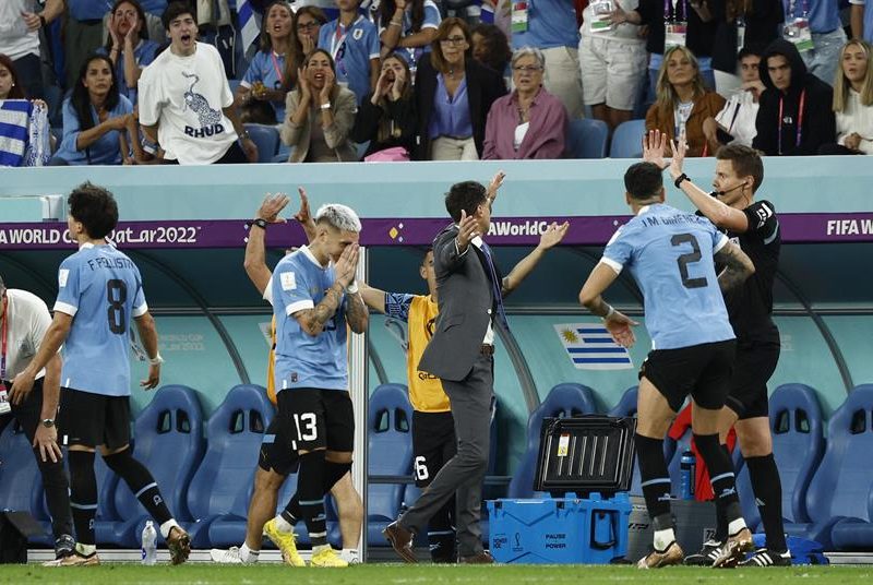 Fifa abre expediente a uruguayos Cavani, Godín, Muslera y Jiménez