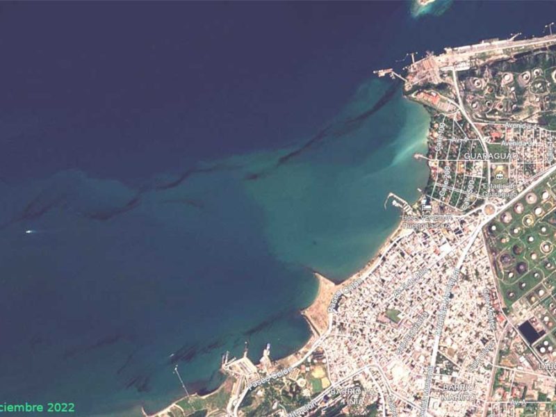 Mancha de petróleo en playas de Anzoátegui se extiende por 5 kilómetros