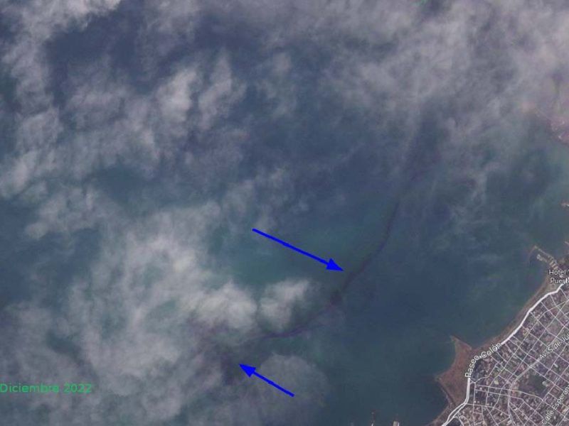 Playas de Anzoátegui seguirán cerradas por derrame petrolero en Puerto La Cruz