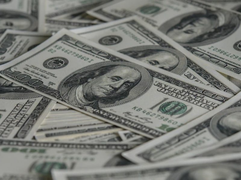 Dólar paralelo inicia el viernes a la baja pero sigue sobre los 17 bolívares