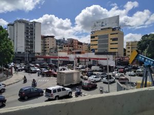 Colas- Bombas de gasolinas (Mairet Chourio)