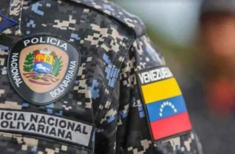 13 funcionarios