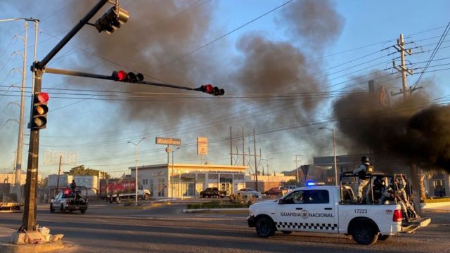 Militares mexicanos patruyan las calles de culiacán este 5 de enero