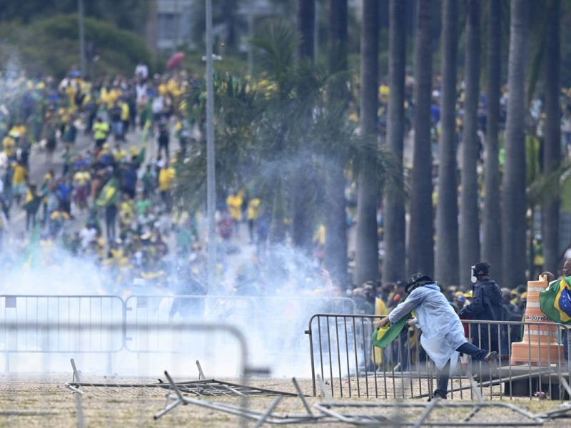 Condena internacional tras asalto a poderes públicos en Brasil