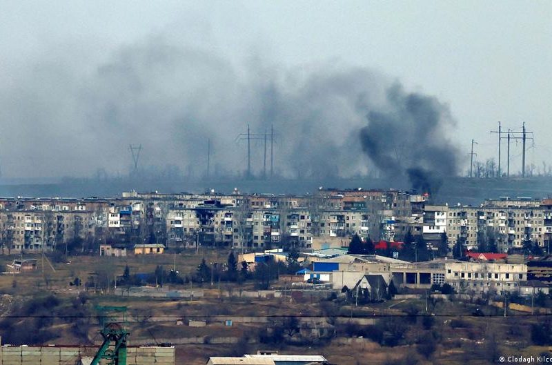 El Ministerio de Defensa de Rusia dijo que sus fuerzas han tomado el control de la ciudad ucraniana de Soledar