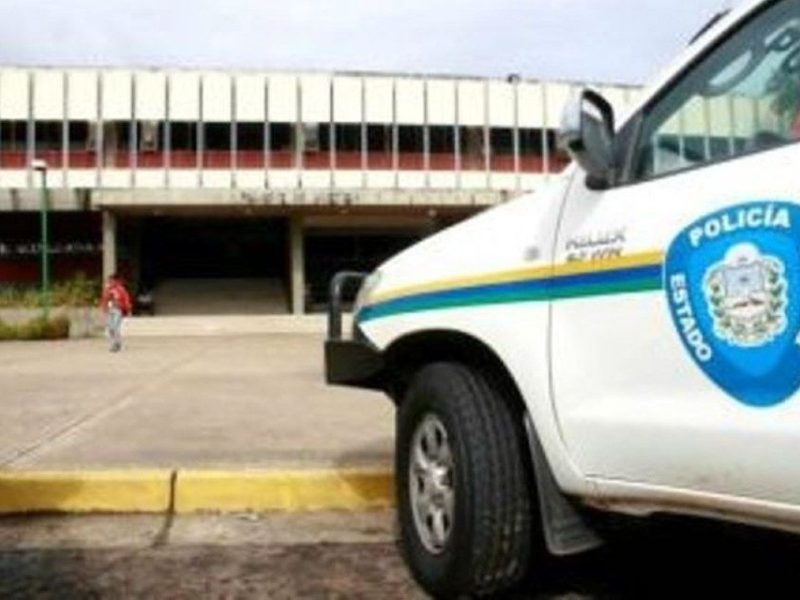 Dos funcionarios