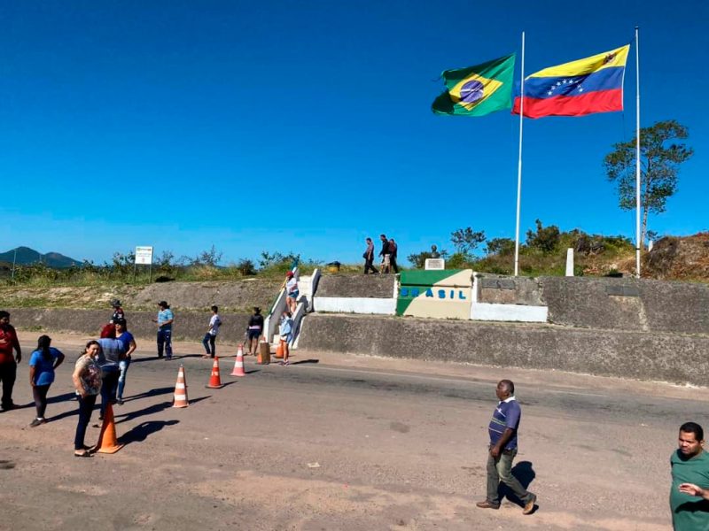 Venezolanos cruzan la frontera con Brasil en busca de tratamiento oncológico