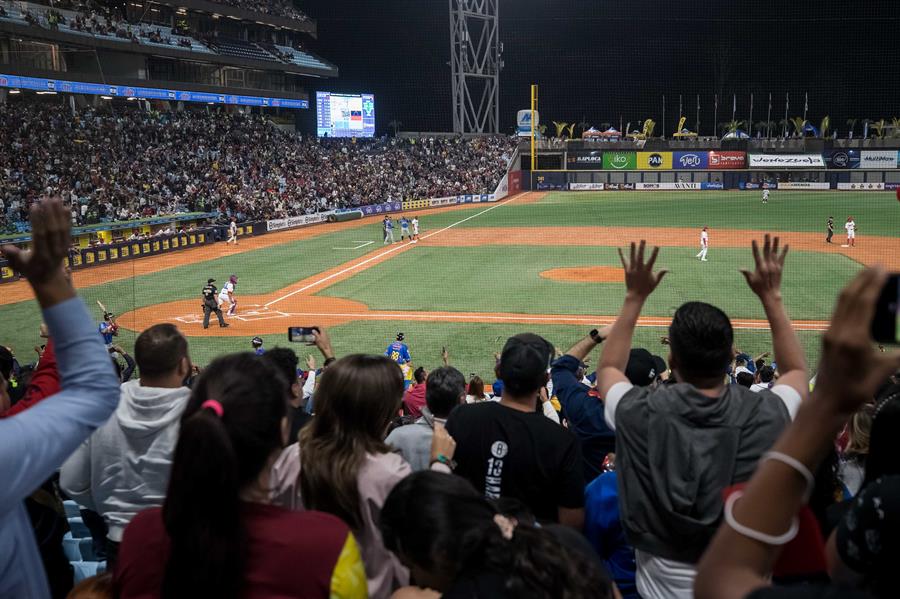 Leones del Caracas debutan con triunfo en la Serie del Caribe