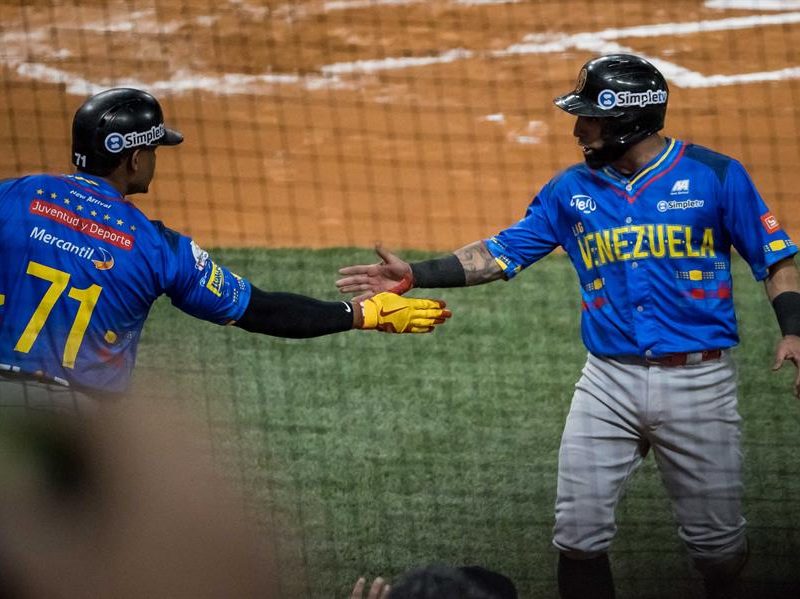 Leones del Caracas debuta con triunfo sobre Panamá