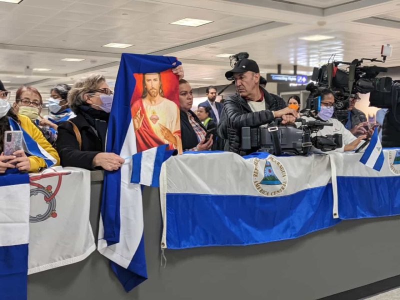 Presos, desterrados y apátridas: Los mecanismos de persecución en Venezuela y Nicaragua