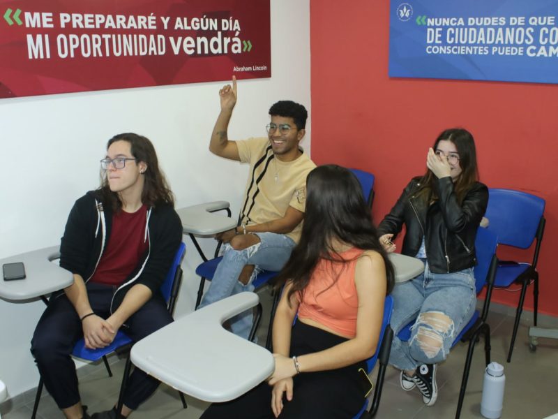En Cevamar te conviertes en un profesional bilingüe que crece en su área de trabajo