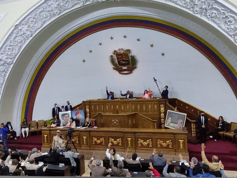 Es falso que bachilleres darán clases con nueva ley, asegura diputado de 2020